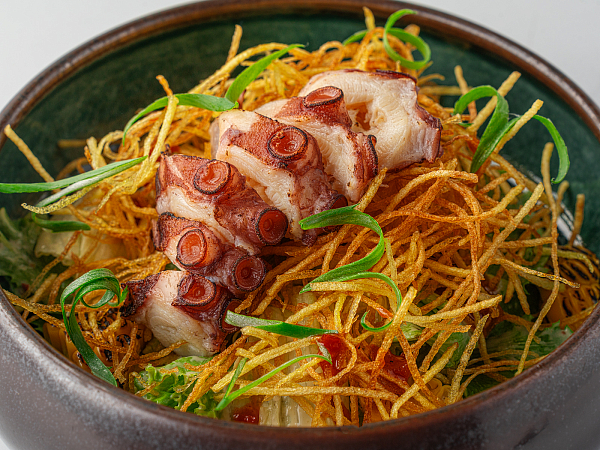  Салат с осьминогом и картофелем пай