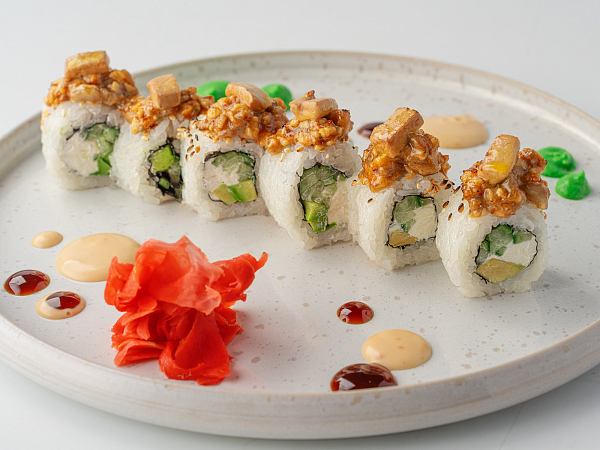 Ролл с угрем и опалённой фуа-гра